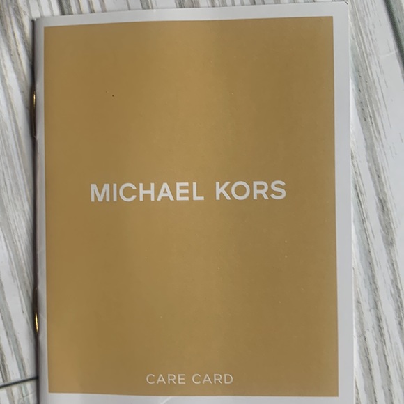 Michael Kors Wristlet New in Box with tags - Picture 10 of 11